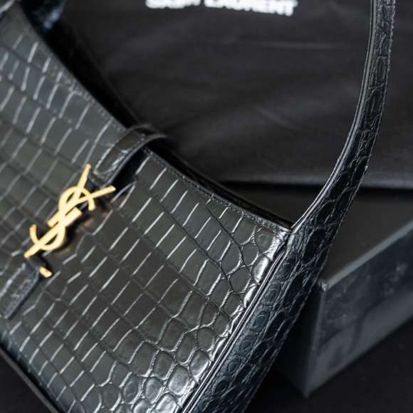 SAINT LAURENT LE 5 À 7 IN CROCODILE-EMBOSSED SHINY LEATHER - Picture 4 of 7